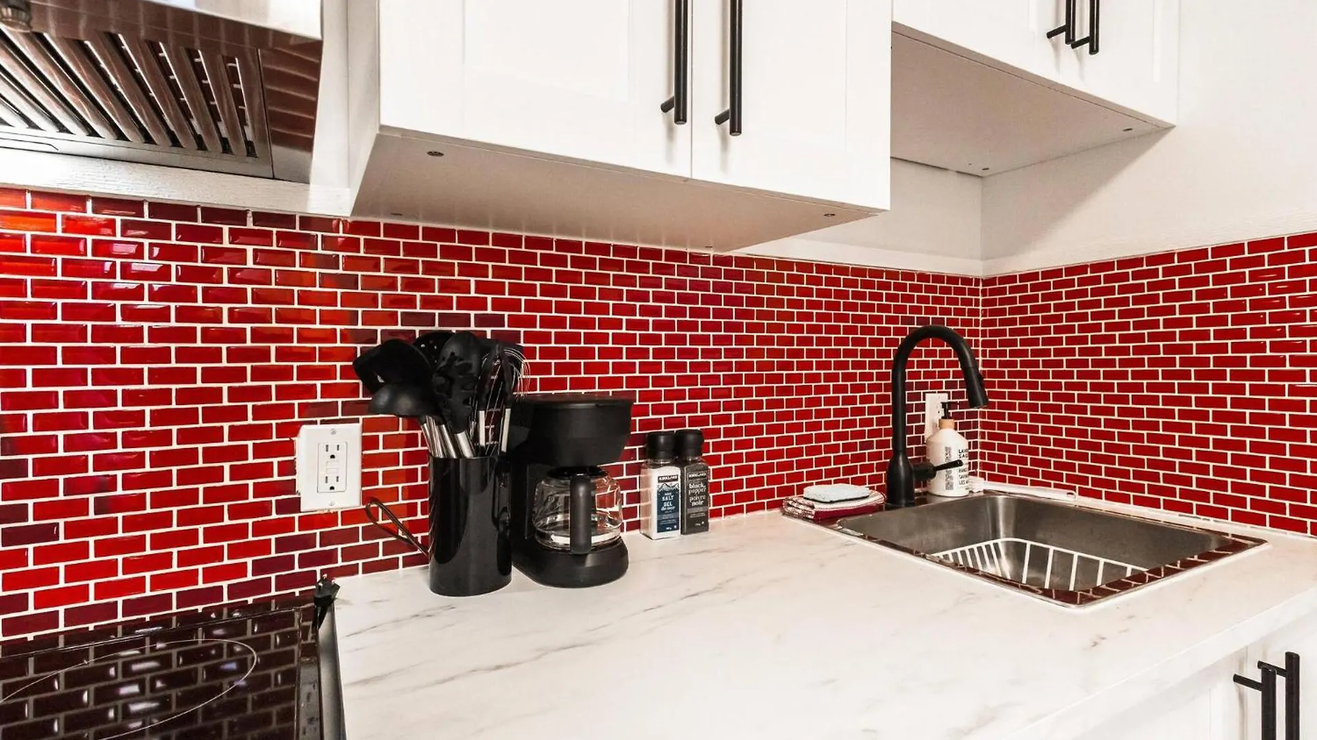Apartment Unique Suite In Historic Ramsay By Stampede Calgary