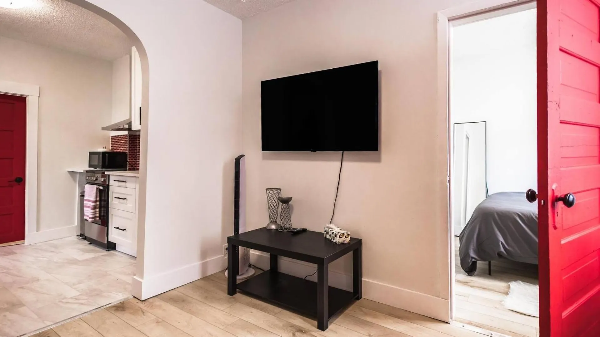 Unique Suite In Historic Ramsay By Stampede Calgary